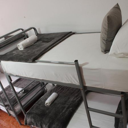 Crew Hostel Tirana Exteriör bild