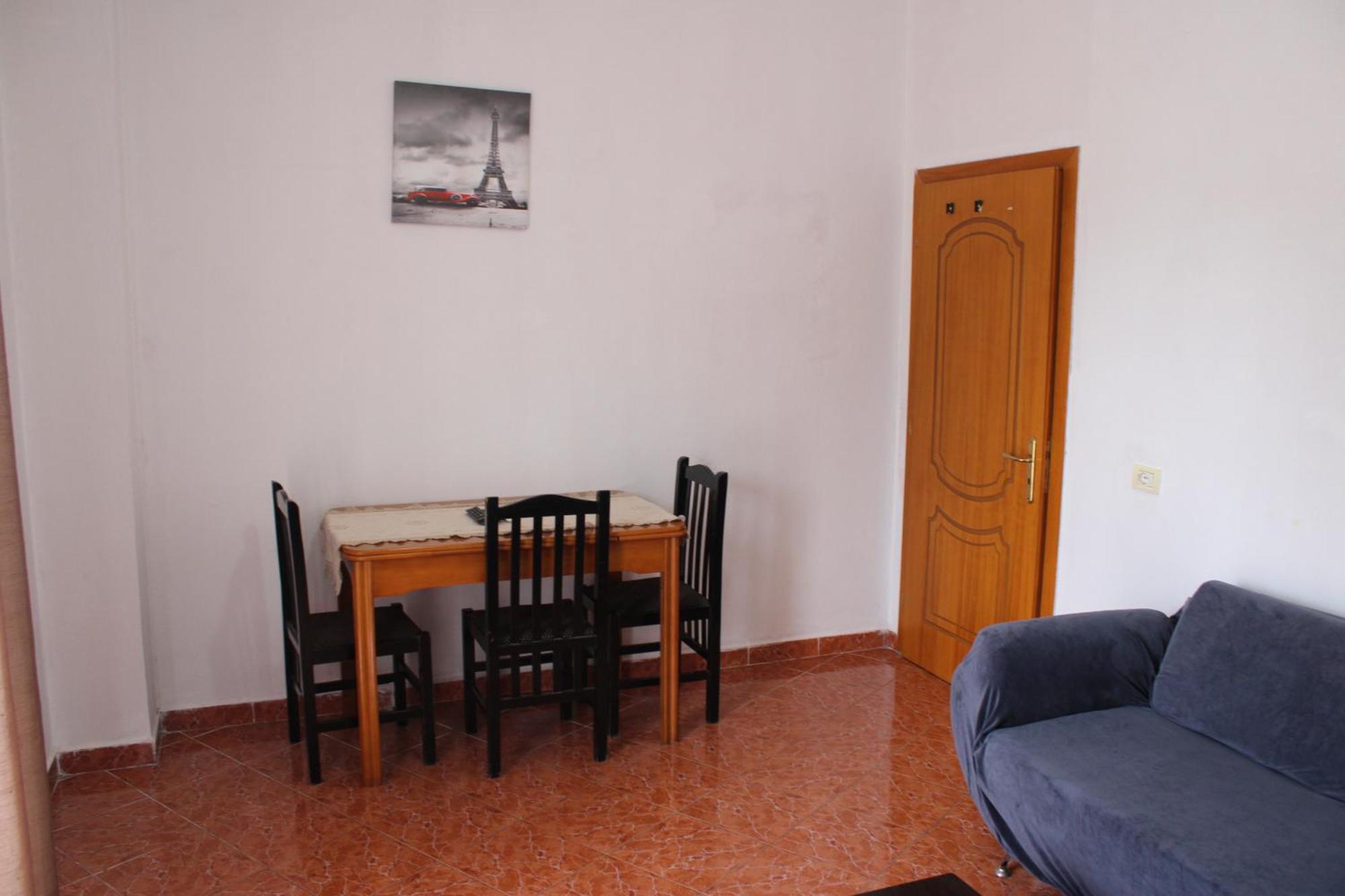 Crew Hostel Tirana Exteriör bild