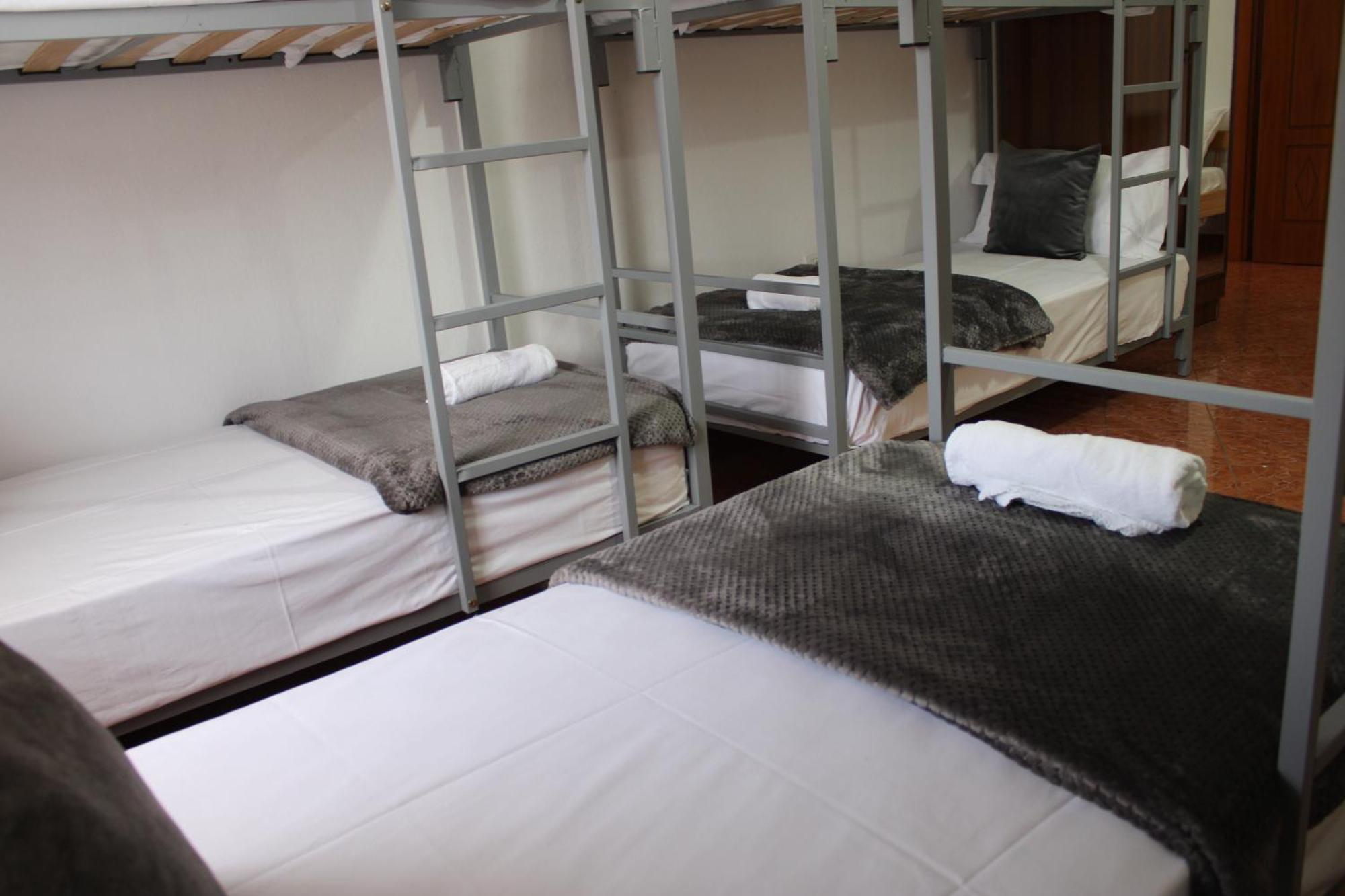 Crew Hostel Tirana Exteriör bild