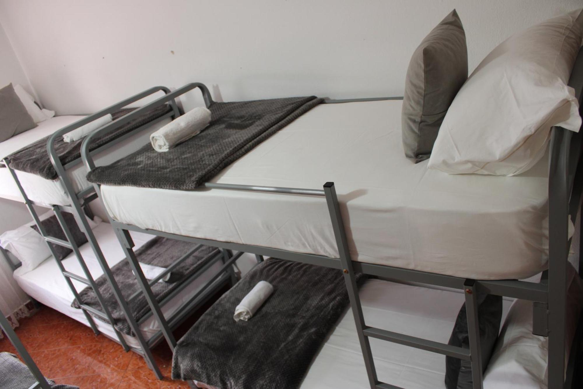 Crew Hostel Tirana Exteriör bild