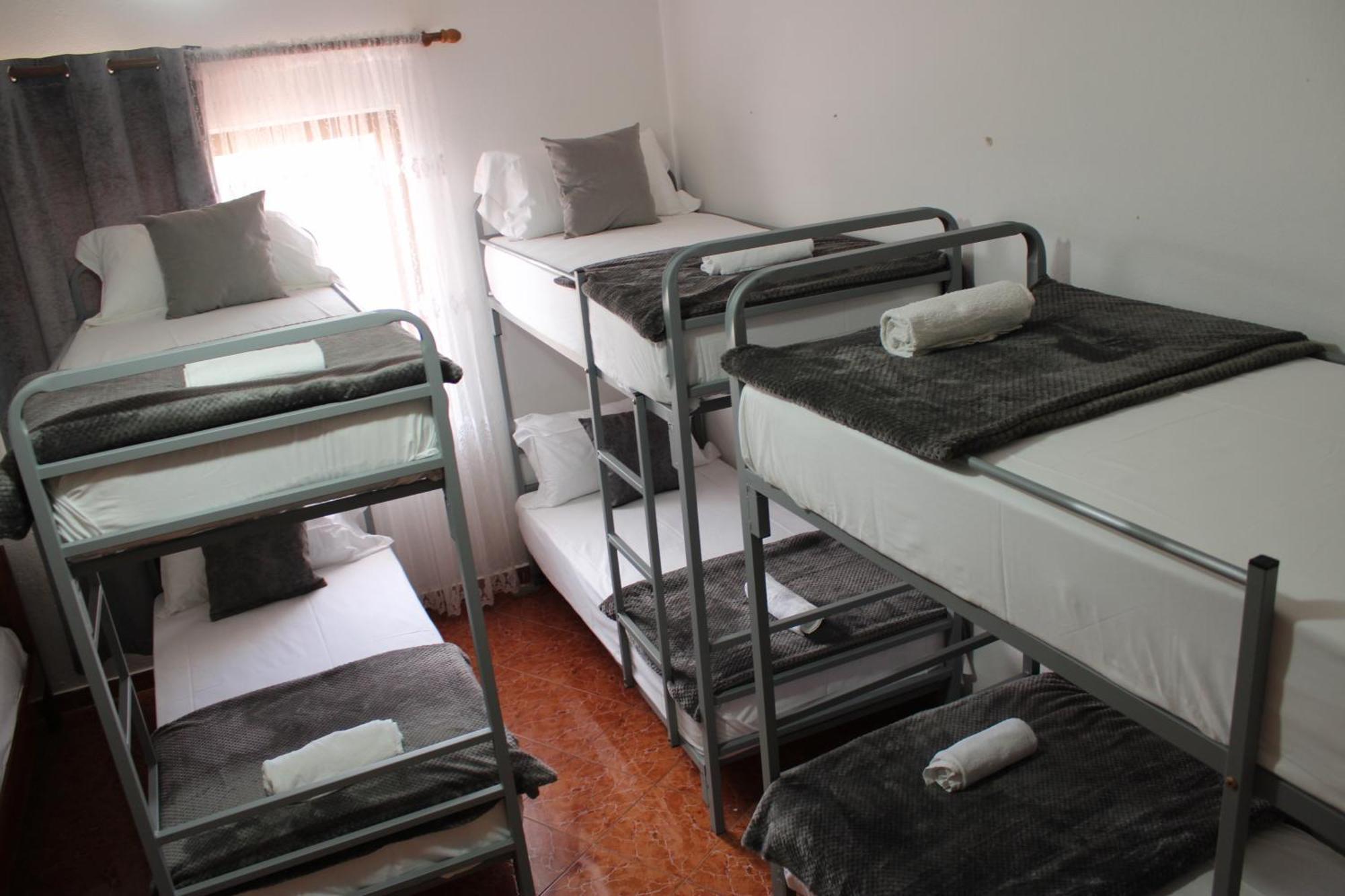 Crew Hostel Tirana Exteriör bild