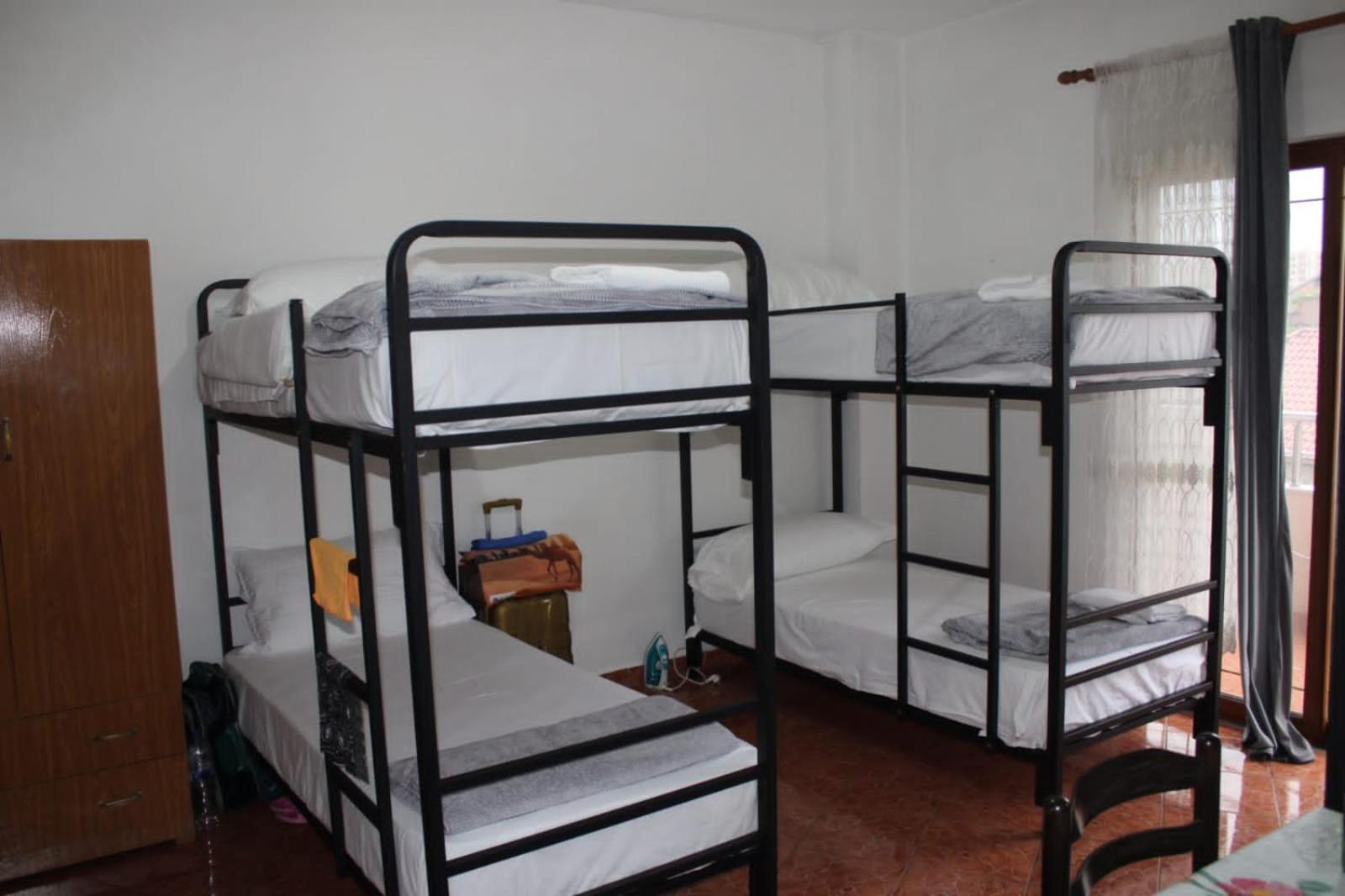 Crew Hostel Tirana Exteriör bild