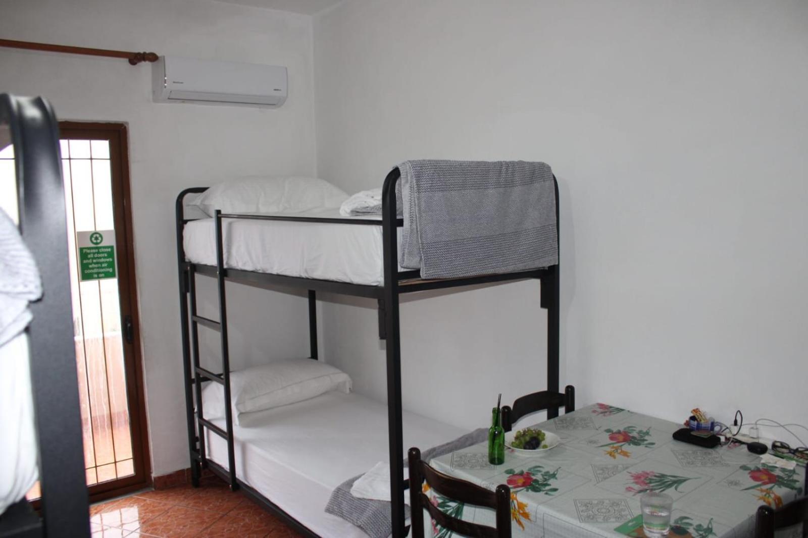 Crew Hostel Tirana Exteriör bild